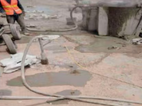 阜城水泥混凝土路面板底注浆技术 路面脱空注浆整治方案